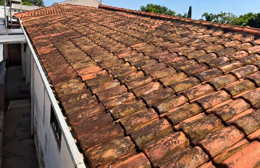 Limpeza de telha cerâmica, antes do serviço